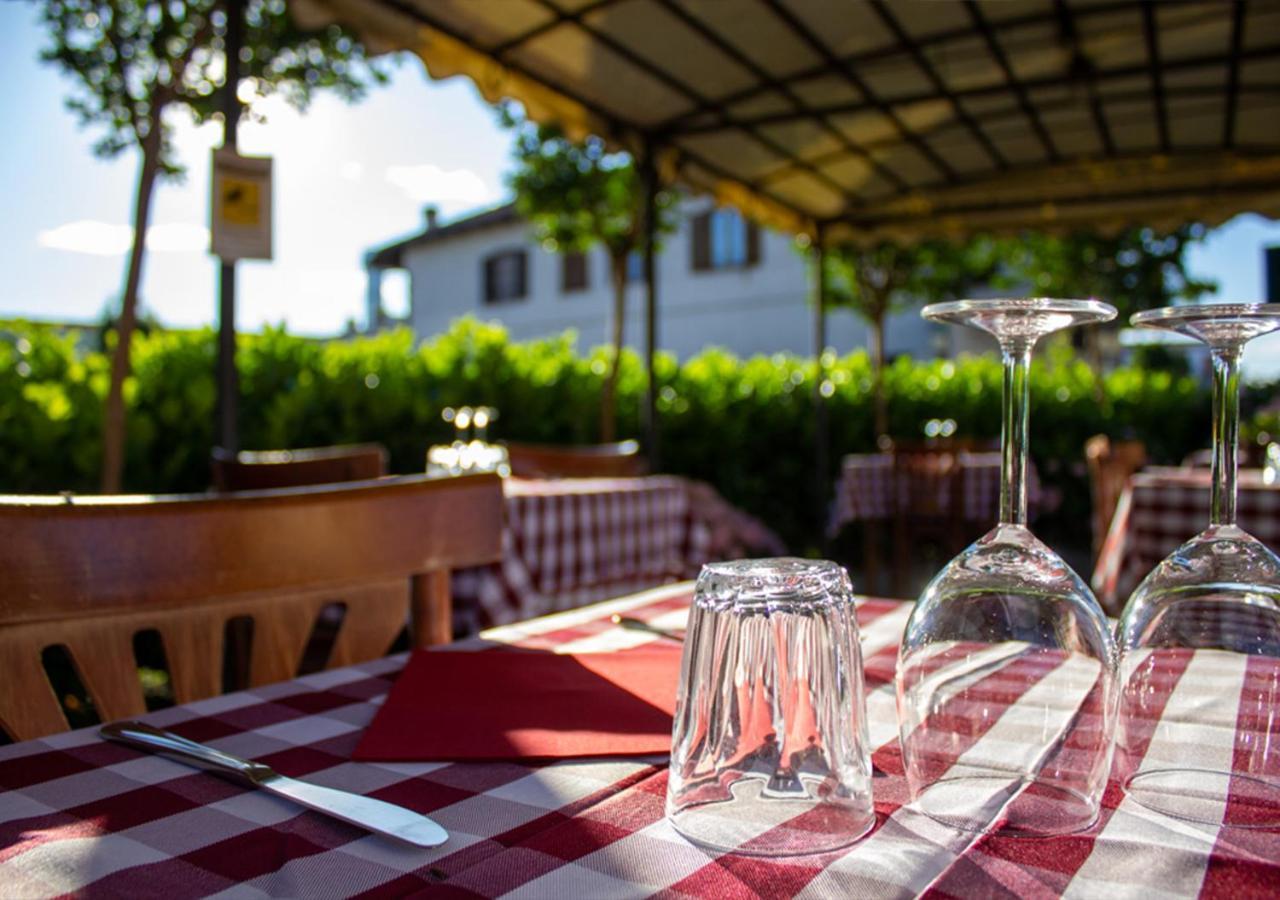 Trattoria Due Citroni Hotel Casalgrasso Luaran gambar