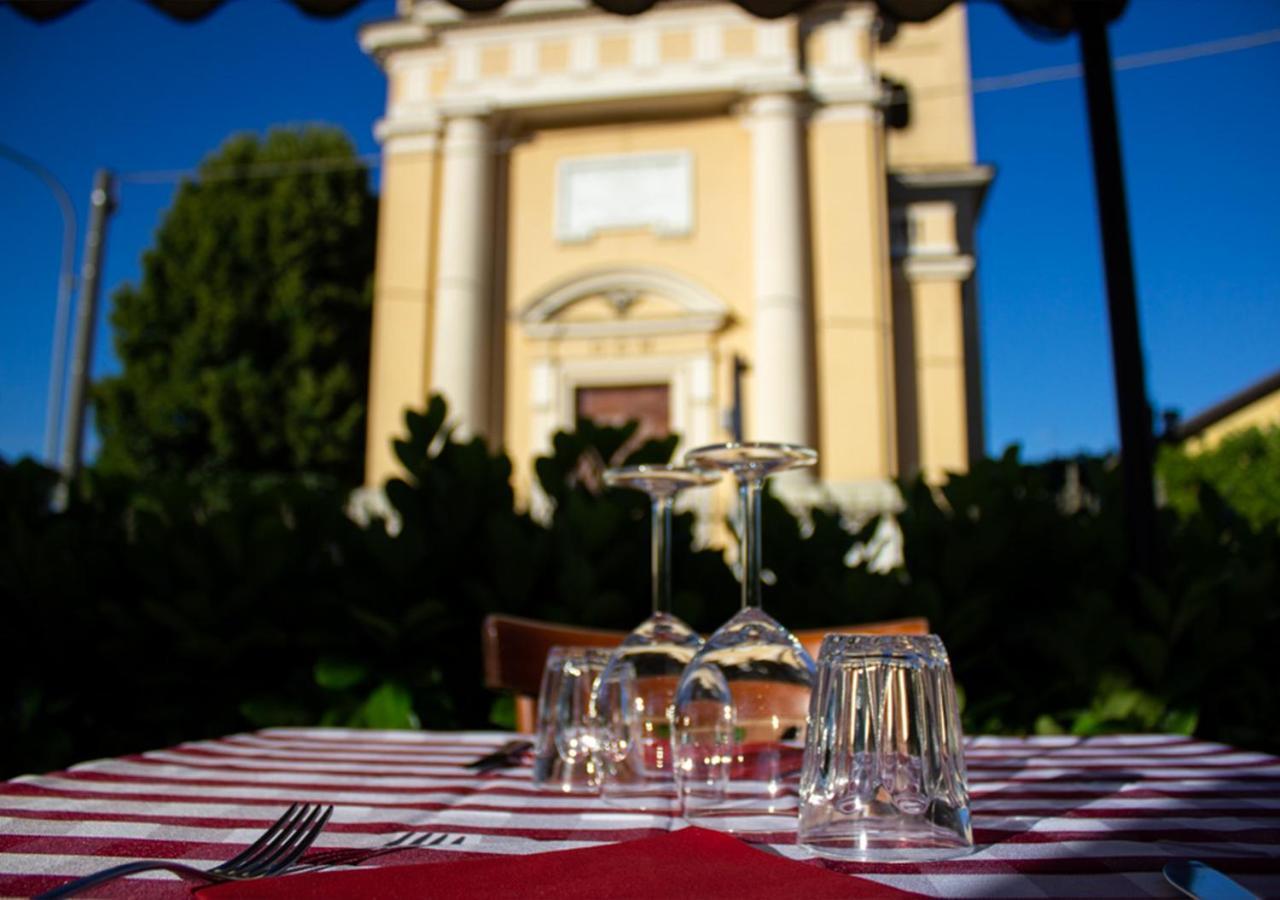 Trattoria Due Citroni Hotel Casalgrasso Luaran gambar
