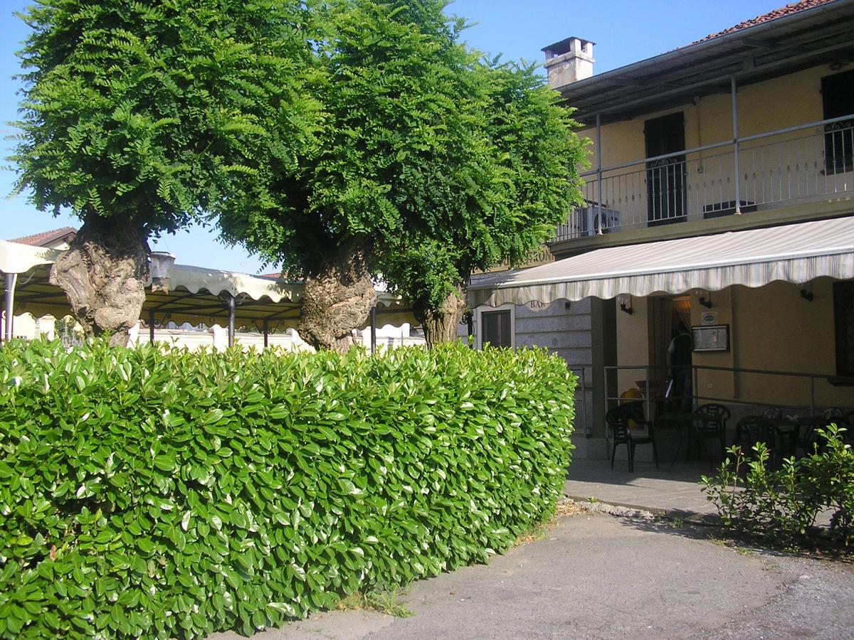 Trattoria Due Citroni Hotel Casalgrasso Luaran gambar